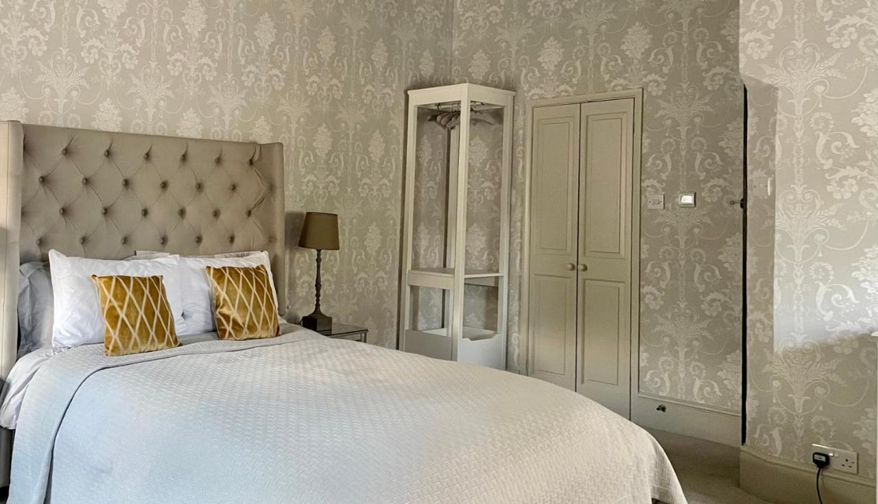 Bed and Breakfast Old Daltongate House Улверстон Экстерьер фото